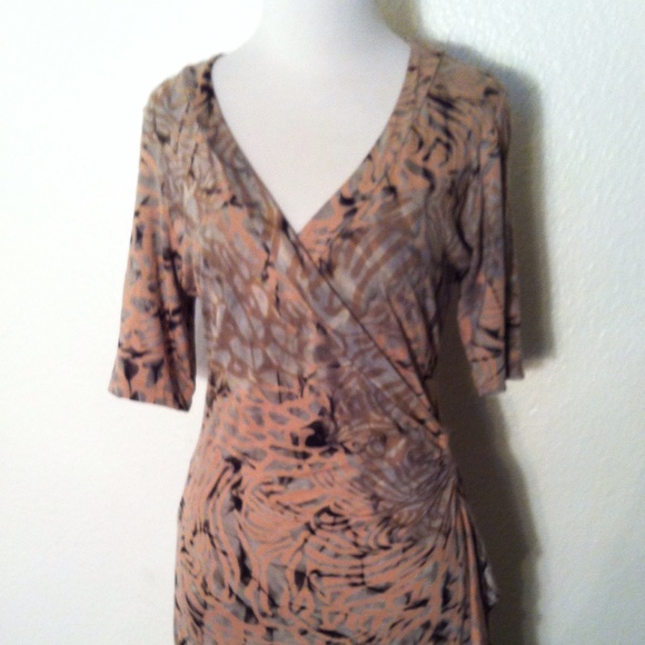 Dunía Wrap Style Dress - Picture 2 of 4